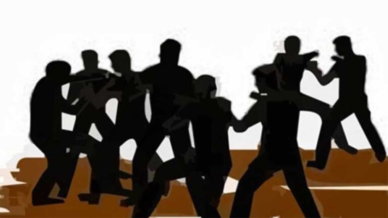 আহত শিক্ষার্থীদের দেখতে গিয়ে হাতাহাতিতে জড়ালো বিএনপি নেতারা